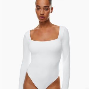 NWT Aritzia Babaton
Contour Squareneck Longsleeve Bodysuit